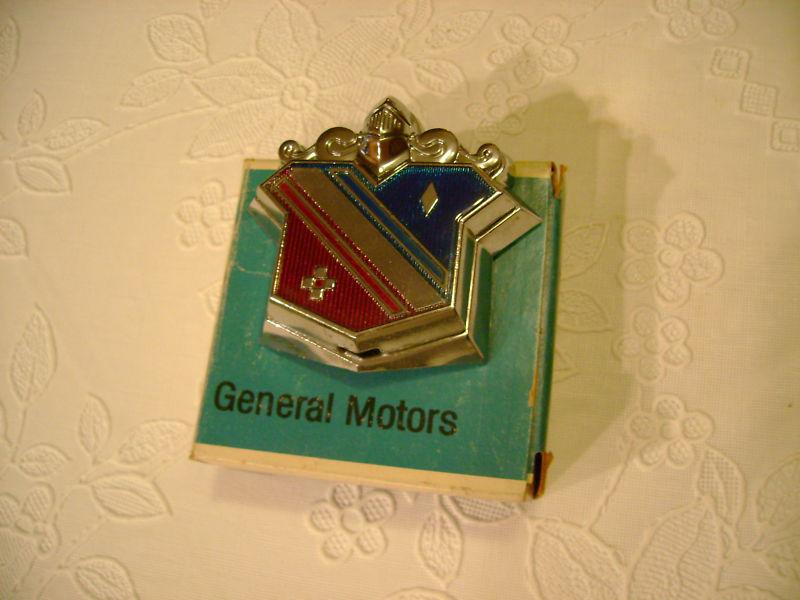 1973-76 buick electra nos trunk lock emblem new gm