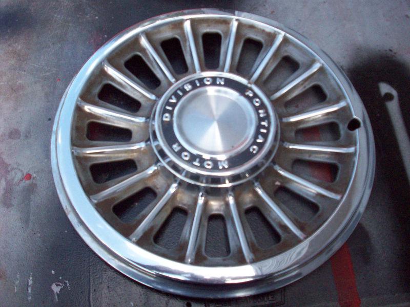 Pontiac tempest  lemans hub cap late 60"s 14""