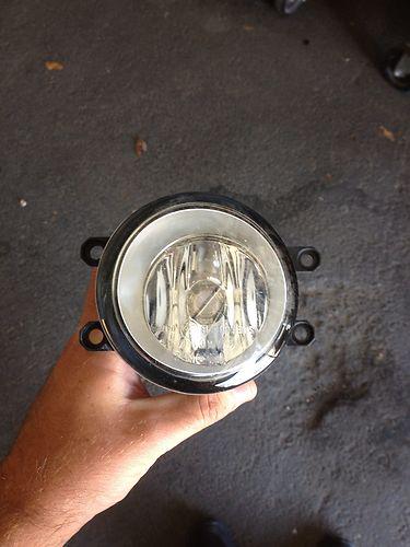 Lexus is f right fog light lamp part # 812100d042 08  toyota camry