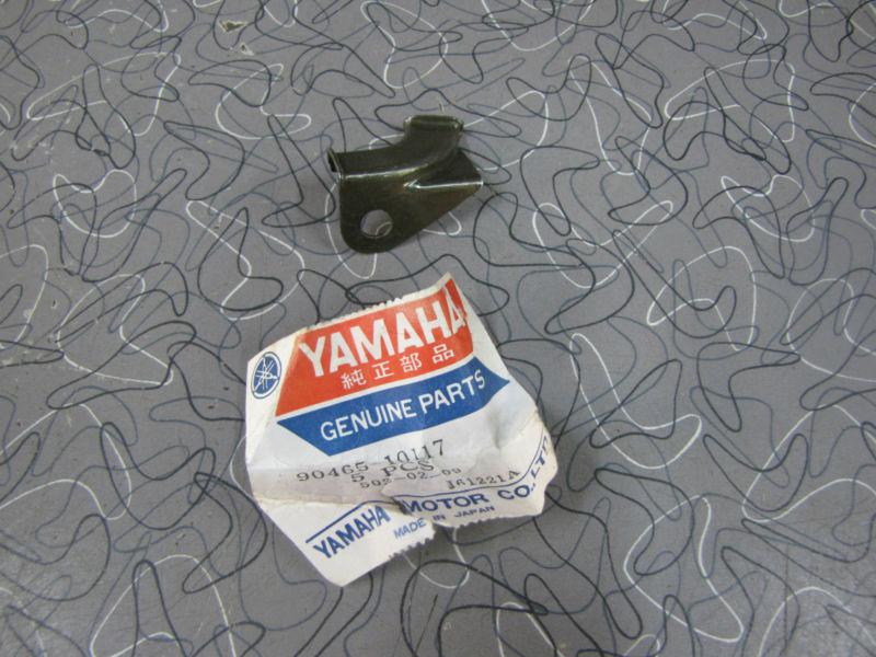 Nos yamaha yz125 chain guard clamp  90465-10117