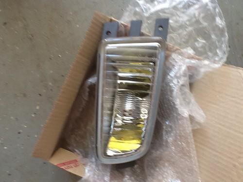 Lx2593109 - 99-05 lexus gs front rh fog light assembly