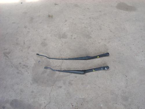  2001 01 jaguar s type right and left wiper arms  1785