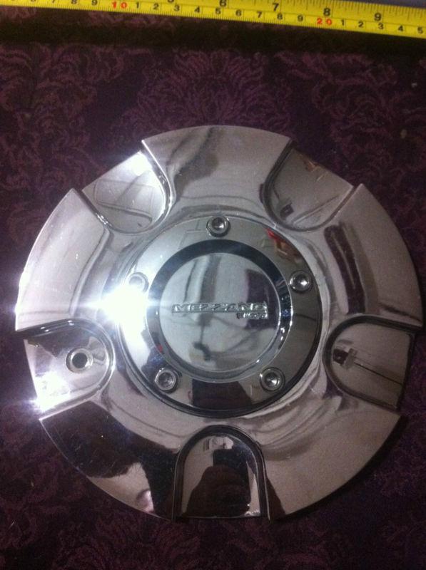 1 mezzano alloy wheels chrome center cap   part# c-mez876-c  stock# 223