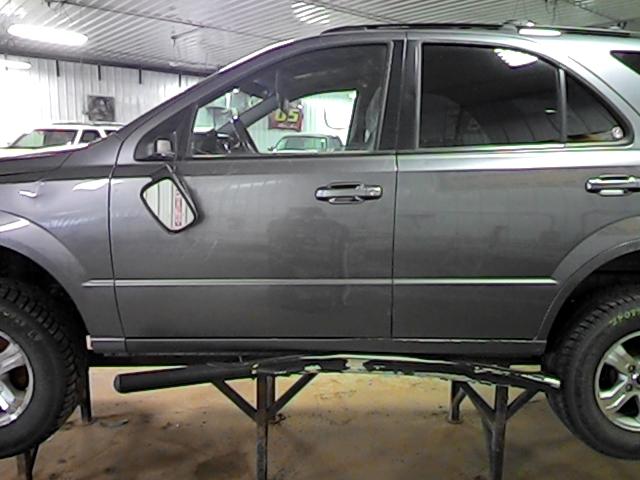 2004 kia sorento door latch driver left front 2587998