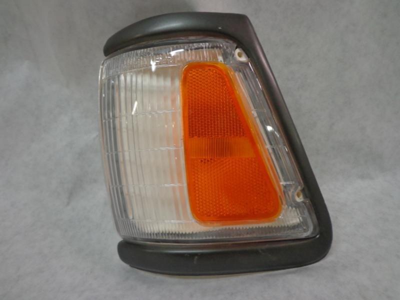 92 93 94 95 toyota pickup r. corner/park light