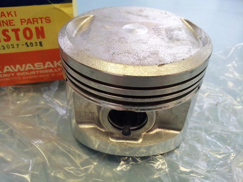 Kawasaki kz750 z 750 csr ltd 1976-1984 piston 2nd oversize 13027-1038 nos