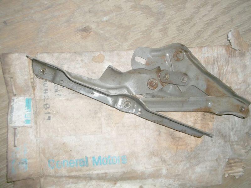 Nos 1976 1977 buick skylark 2d hood hinge rh side 8,015 1253154 - good, solid!