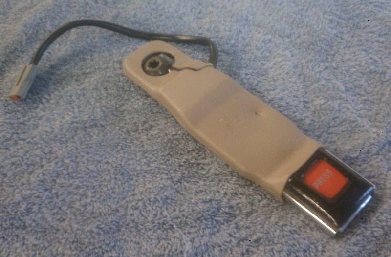 91-94 ford explorer seatbelt buckle tan drivers side 