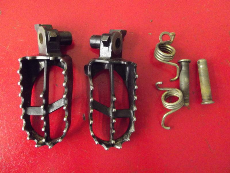 Yamaha yz85 yz 85 left right footpegs foot peg 02 2003 2004 2005 2006 2007 2008 