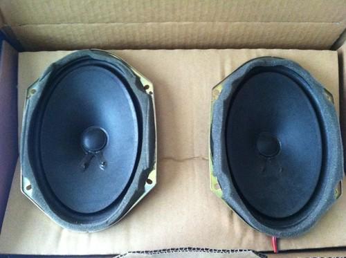 Lot 2 - oem stock toyota tacoma door speakers 8616-ad060 20w