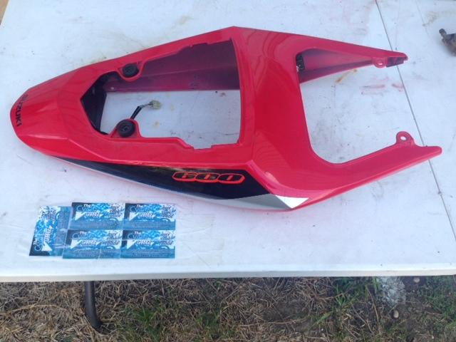 04 05 gsxr 600 750 oem rear tail fairing used good condition