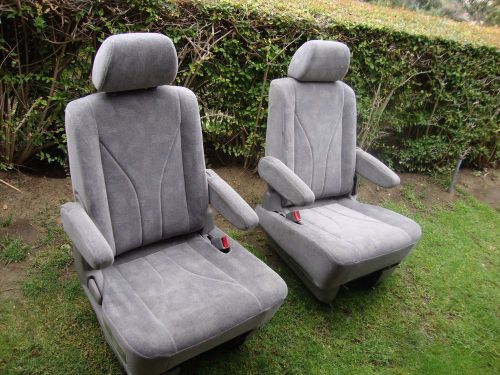 Mazda mpv 2002-2005 second row seats tan cloth good condition