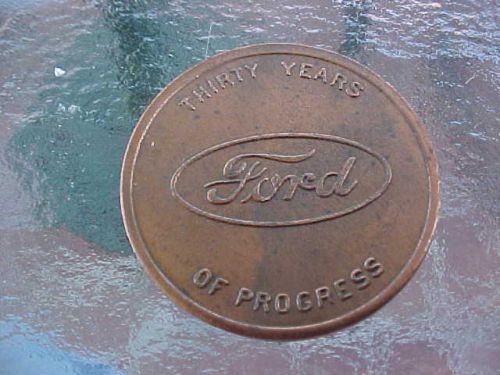 1933 ford v8 oval coin for the 30 year anniversary 1903-1933  classic find exc!
