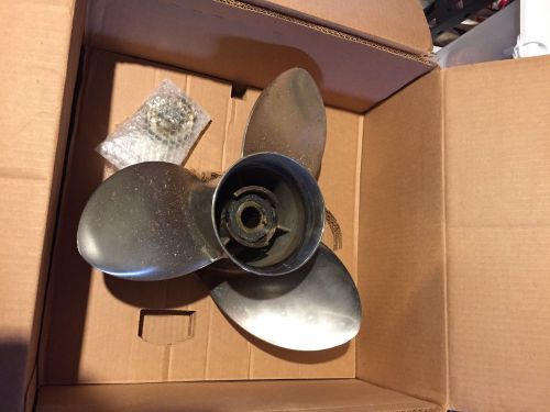 Yamaha xl saltwater series v8 propeller 16 1/4 x 17 right prop 6aw-45970-00-00