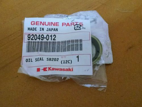 Nos kawasaki kick shaft oil seal 92049-012