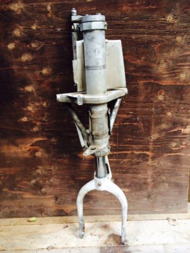 Piper seneca nose gear upper trunion