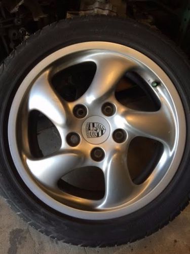 Porsche 986 boxster 17/7 et 55 front oem wheel and tire - excellent cond