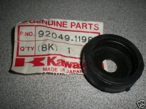 Nos kawasaki klf185 klf300 knuckle oil seal 92049-1198