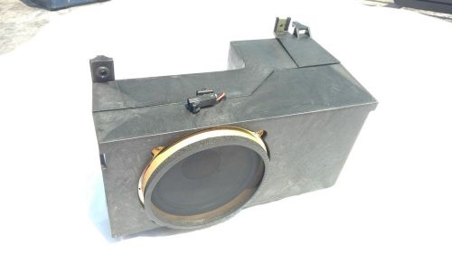 00-06 chevy suburban / yukon xl rear factory subwoofer box with speaker 15766433