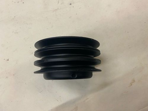 Mercruiser pulley 15120 5 1/2&#034; diameter 3 v belt steel used / good condition.