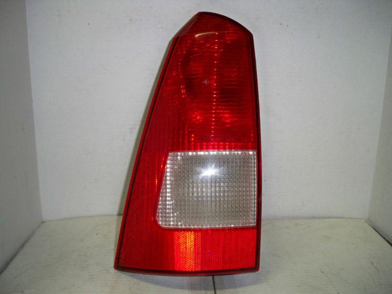 00 01 02 03-07 ford focus station wagon drivers left side tail light lamp uu111