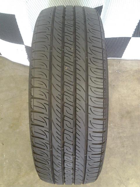 Goodyear  assurance tire 195/65r15 - 89t 195/65/15  195 65 15