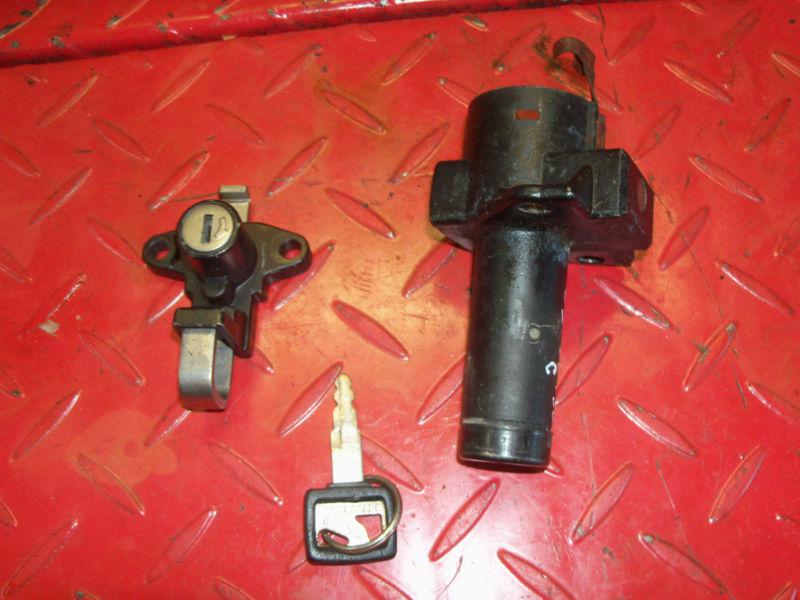 Honda v 45 magna vf 750 ignition & steering lock with seat / helmet lock & key 