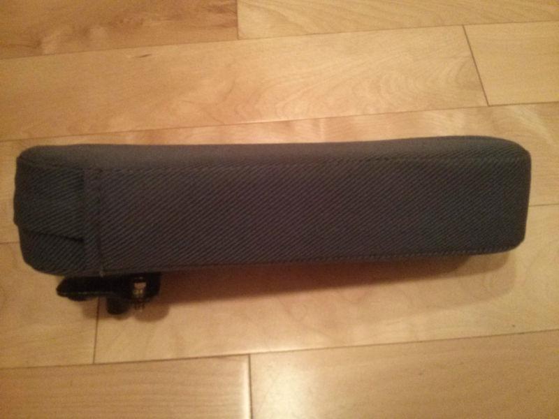 05 oem genuine honda element lf armrest assy-gray/blue. 81580-scv-a51za