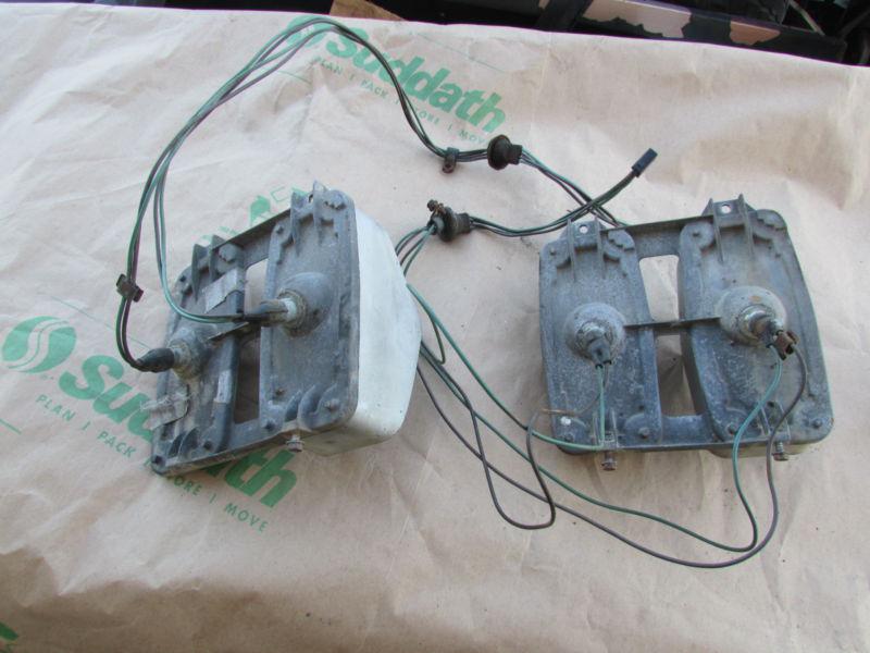 Oldsmobile 1970 - cutlass rear tail lite housings with wiring - pair