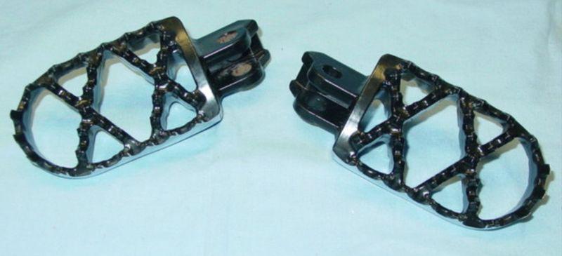 Moose hybrid footpegs for suzuki