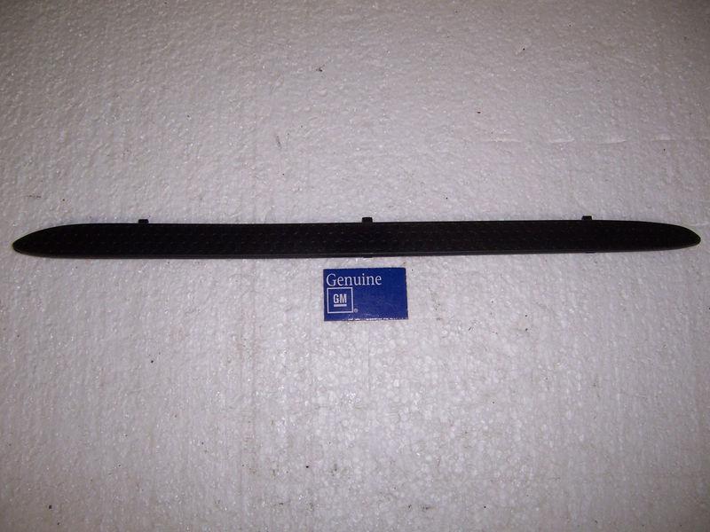 Hood scoop insert lh nos gm 93-97 camaro