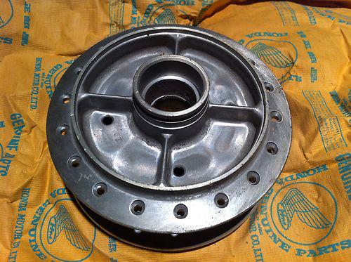 Genuine honda 42601-001-070 rear wheel hub / drum - ca100/102 ca105t c110 ca110