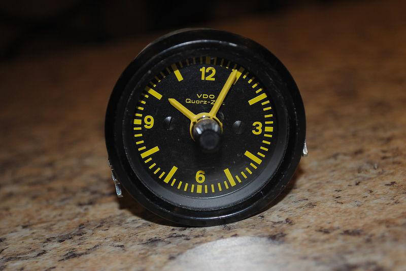 12v vdo clock, porsche 911 944 924  yellow-font works a1!