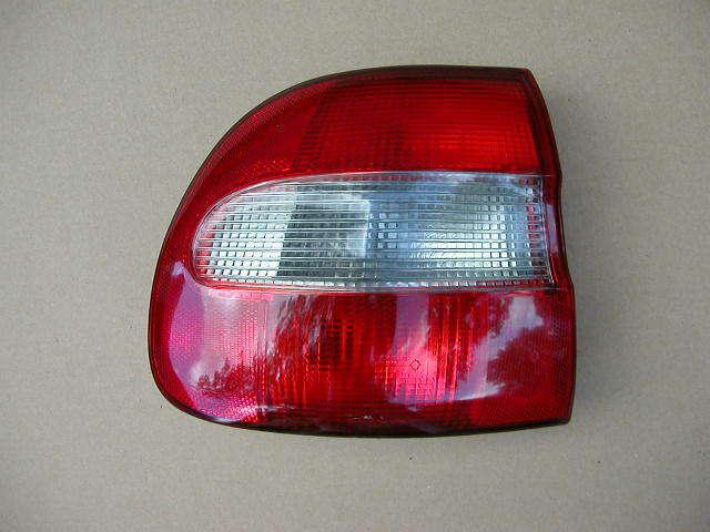 2000-01-02-03-04 volvo v40 wagon- oem left tail light