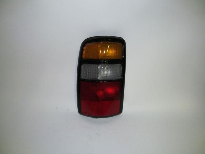 04 05 06 chevrolet tahoe suburban oem left tail light nice!