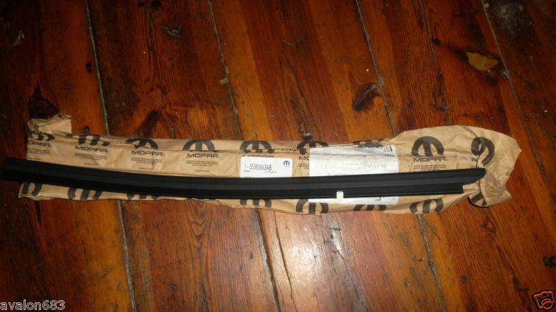 New left front door molding 2003 - 2009 liberty aspen 1-55360643ab