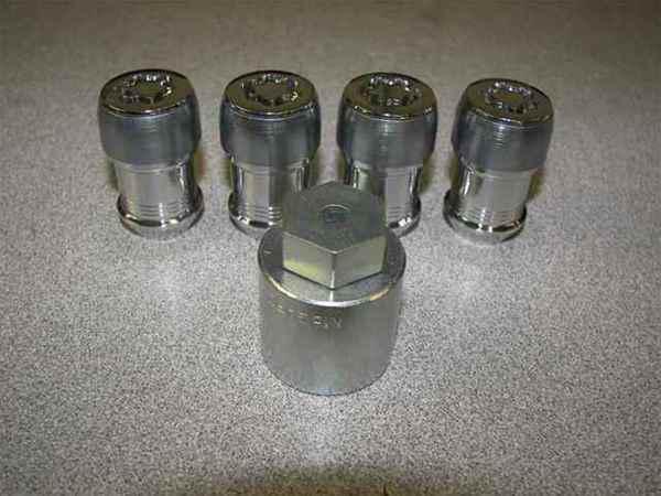 2012 dodge ram 1500 wheel lug nut lock set & socket oem