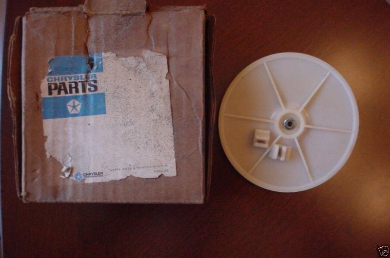 1960's chrys. dodge plymouth windshield wiper motor  nos plastic insert 280882