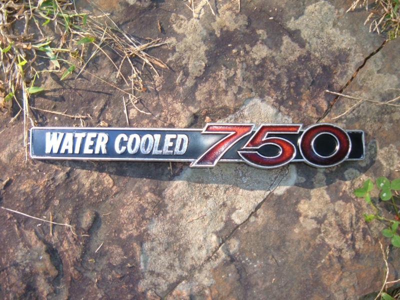 Suzuki gt750j side panel emblem