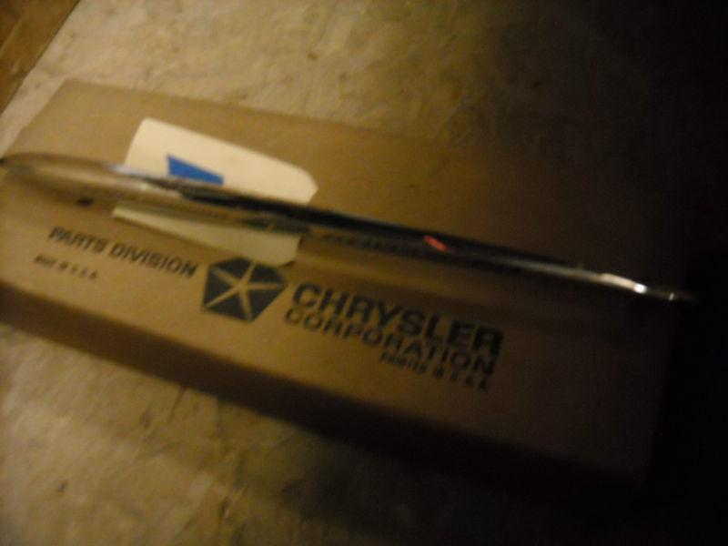 Mopar nos 1959-60 fender spear, 1904615. 