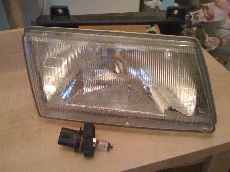  saab 900 headlight. passenger side. oem hella 87 88 89 90 91 92 93