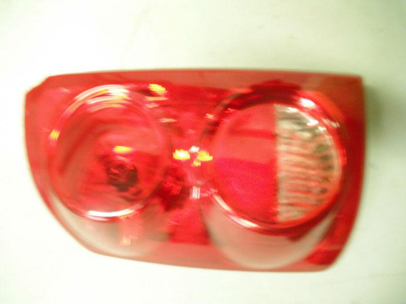 2006 dodge dakota tail light assembly