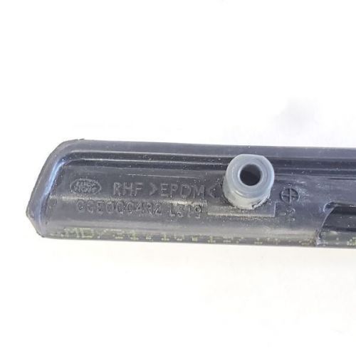 New right front belt moulding pn lr044649 oem 2016 land rover lr4