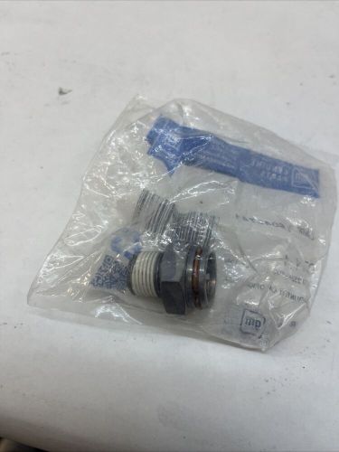 Acdelco engine oil cooler line connector 15043741 15043741