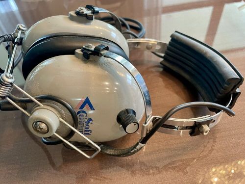 Soft comm pilots headset c-40 concept industries aviation pilot flying airplane