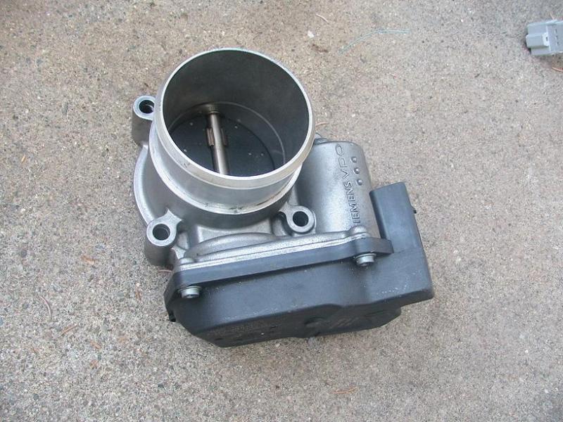 Vw passat throttle body #06f133062g