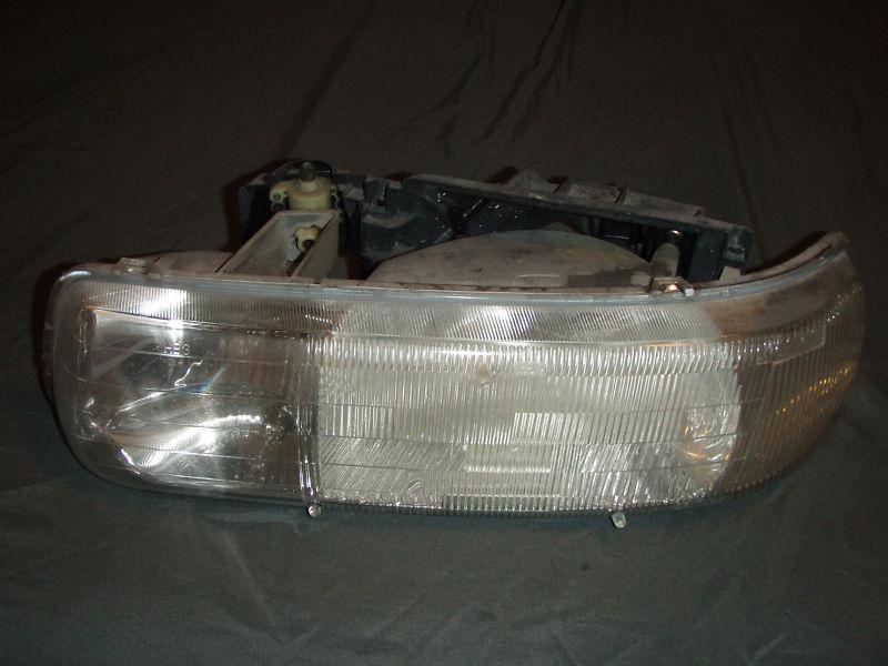 Chevy pickup pick up tahoe silverado suburban 99-06 left headlight headlamp 