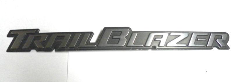 Chevy trailblazer liftgate emblem