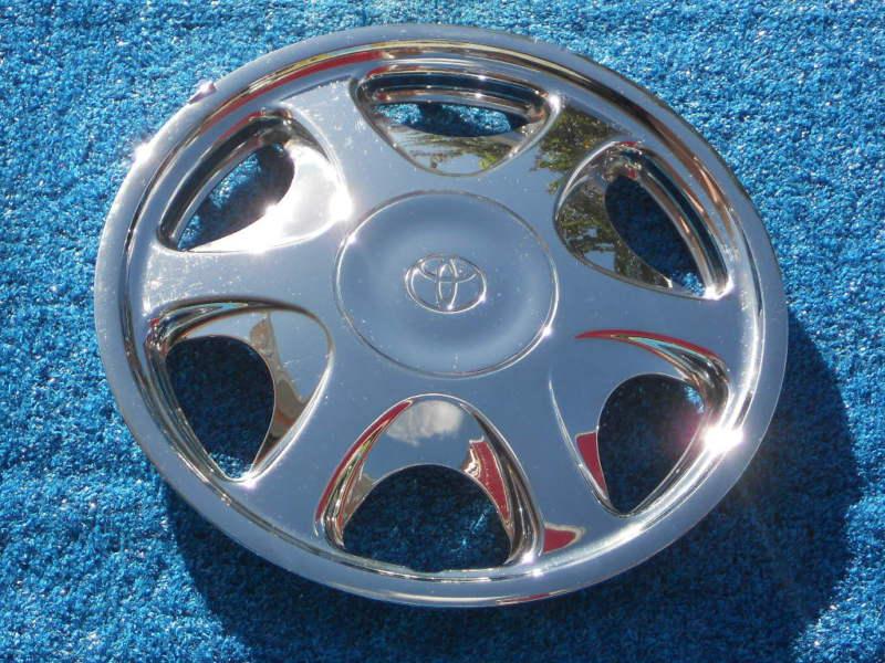 Toyota camry  97 - 02 15" factory wheels oem chrome hubcap