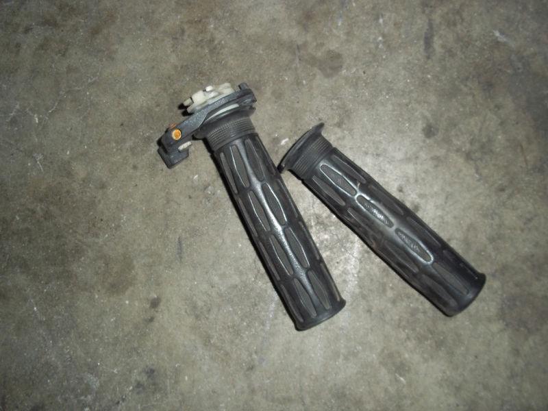 Honda gl1100l goldwing left & right hand grips 1982 82 116274